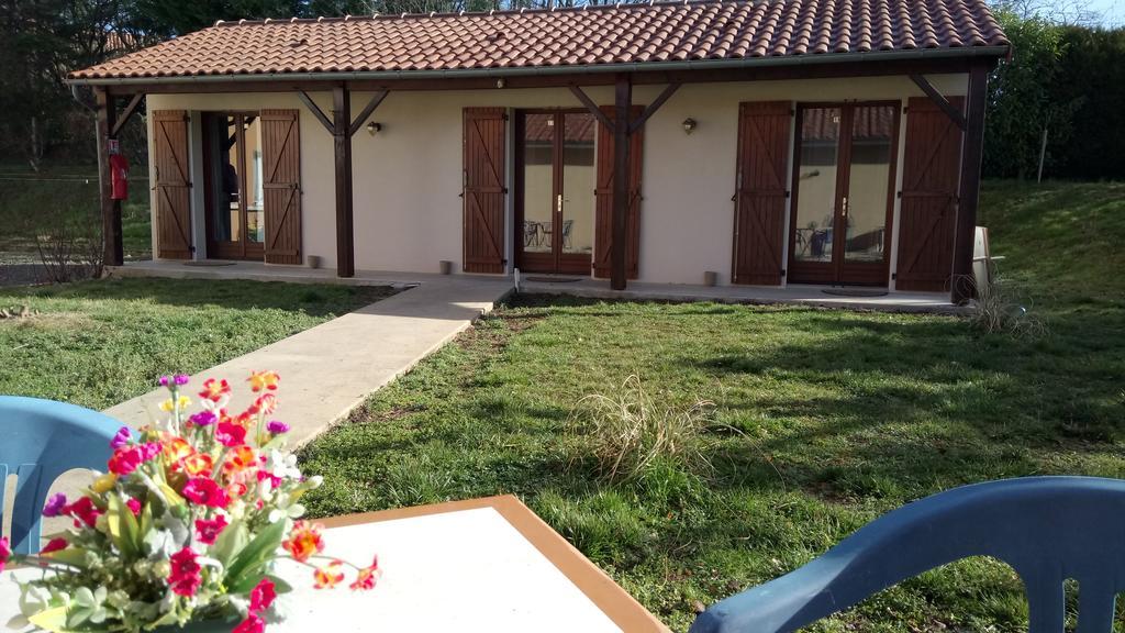 Hotel Montespan Lussac-les-Châteaux Exteriér fotografie