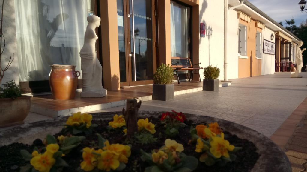 Hotel Montespan Lussac-les-Châteaux Exteriér fotografie
