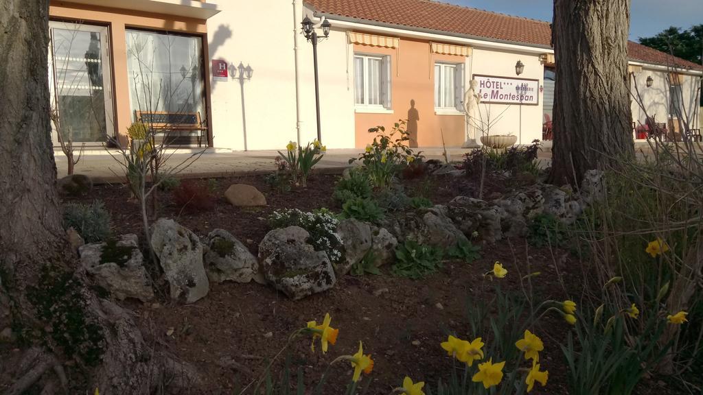 Hotel Montespan Lussac-les-Châteaux Exteriér fotografie